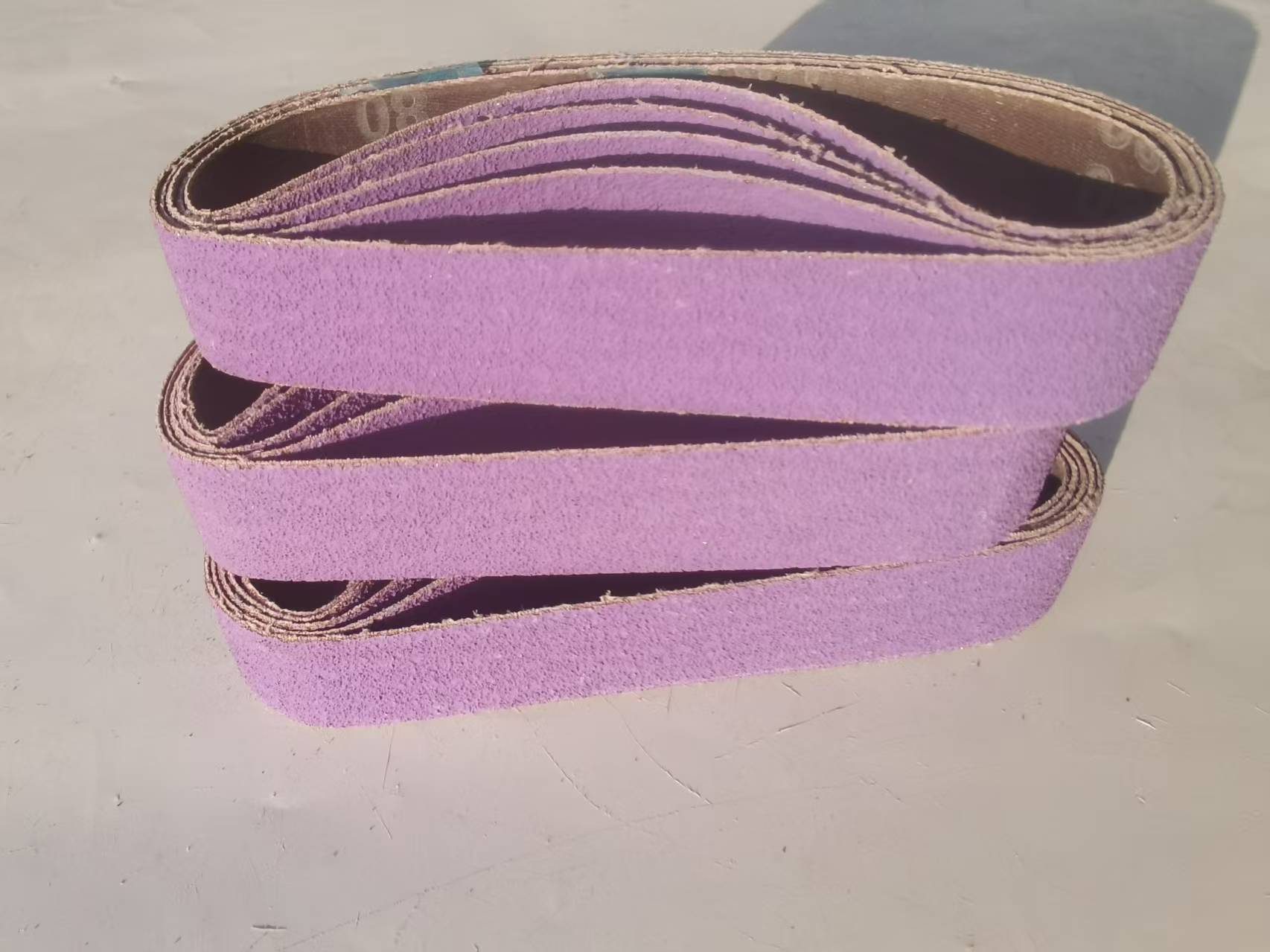 Let’s take a look at our outstanding ceramic abrasive belt