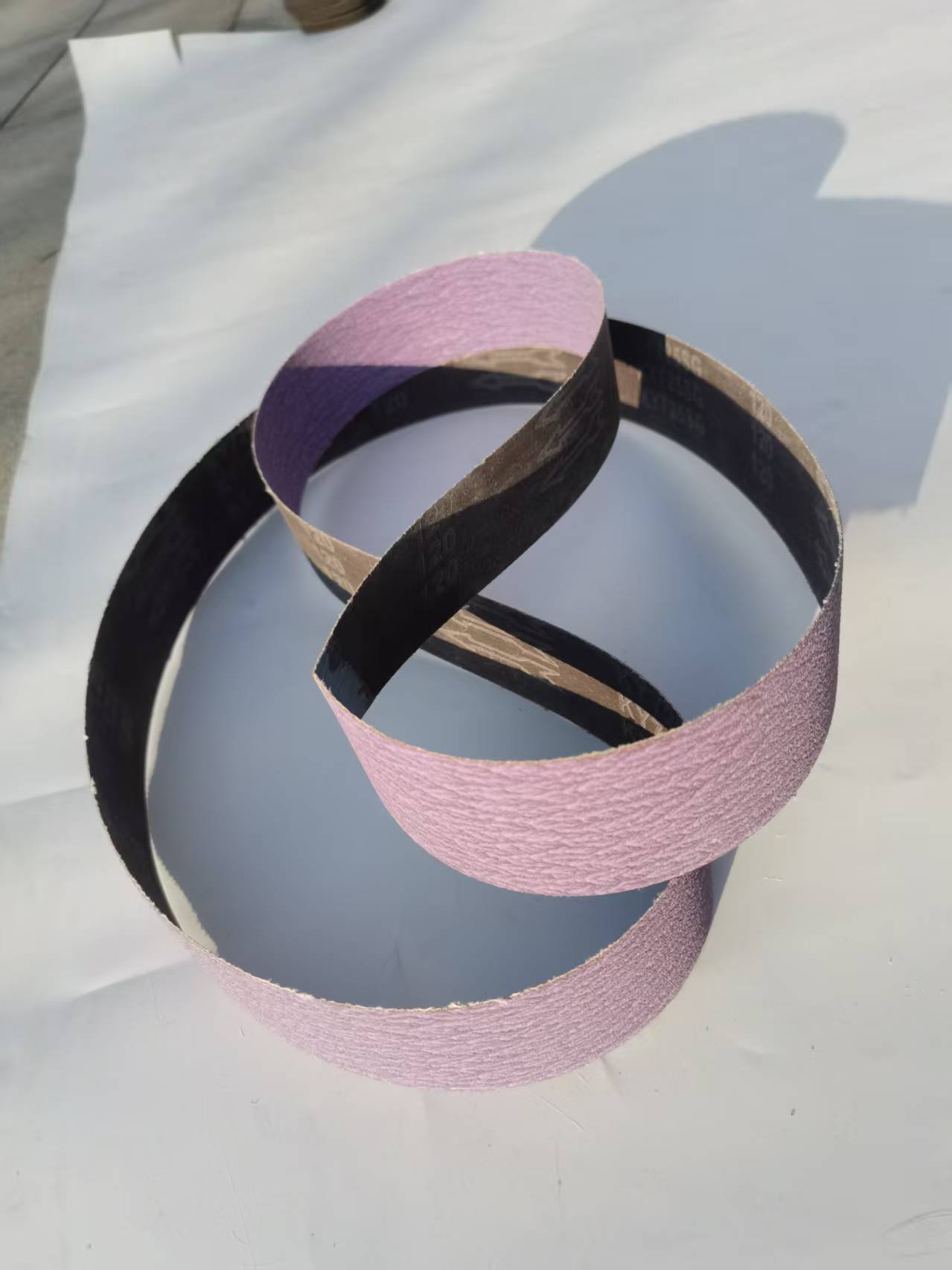 Let’s take a look at our outstanding ceramic abrasive belt